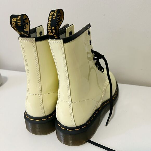 NWOT Doc Marten 1460 WOMEN'S PATENT LEATHER LACE UP BOOTS 6 - Picture 5 of 8